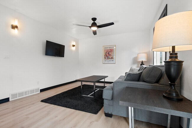 Building Photo - 2804 W Spencer St