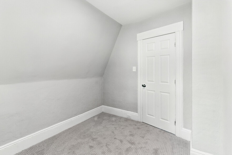 Building Photo - 45 Oakridge Rd