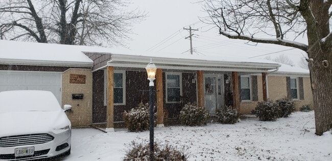 Building Photo - 2404 Wendy Way Dr