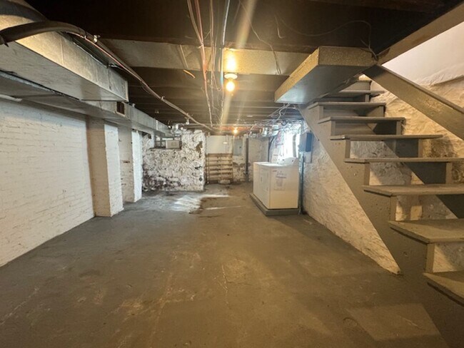Building Photo - Available August 1, 2025; Lease will end J...