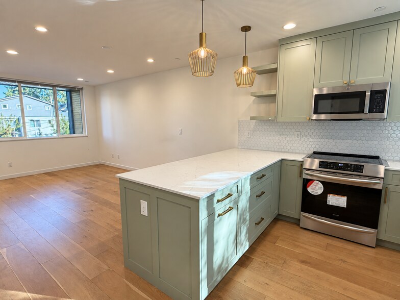 Building Photo - 2151 N 147th St