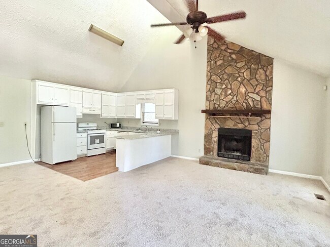 Building Photo - 5995 Sutton Pl