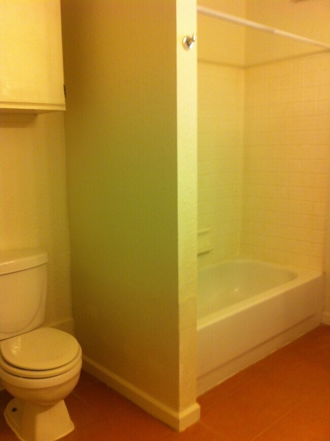 Building Photo - Tidy 2 bedroom 1 bath with fenced backyard