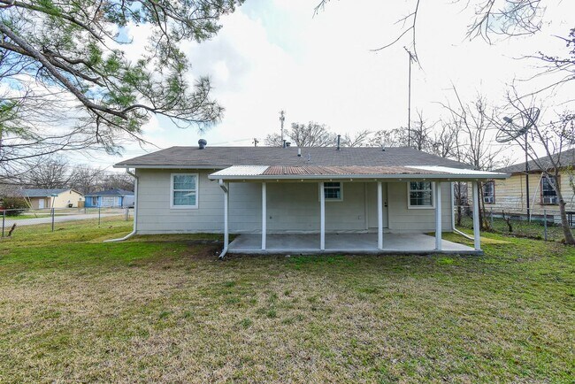 Building Photo - 1302  Stanford- House **COMING SOON**