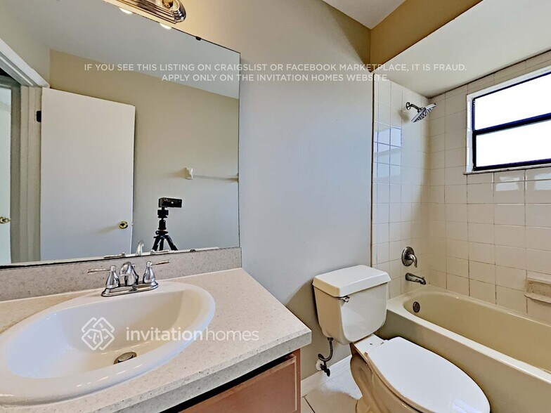 Building Photo - 952 Delano Ct