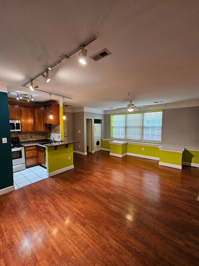 Building Photo - Church Hill - 1BR/1BA Condominium - All El...