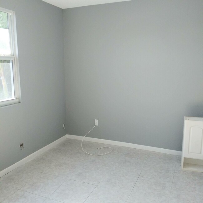 Main bedroom overlooking canal. - 2811 NE 15th St