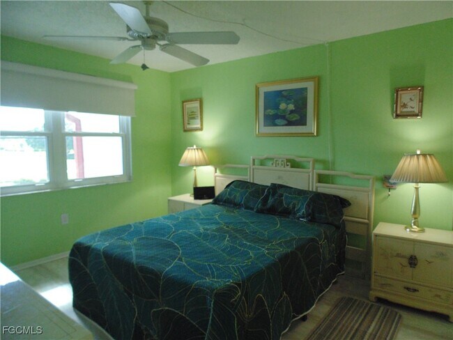 Building Photo - 1700 Pine Valley Dr