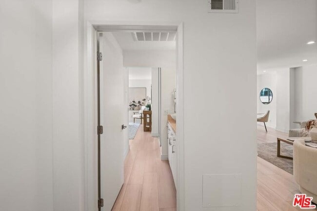 Building Photo - 10747 Wilshire Blvd