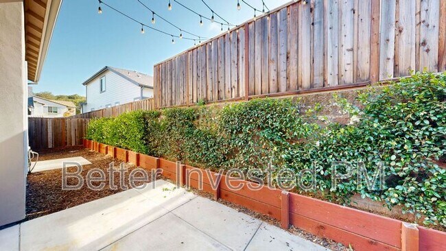Building Photo - 1807 Palisades Dr