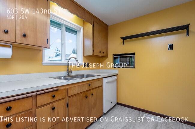 Building Photo - 603 SW 143rd St
