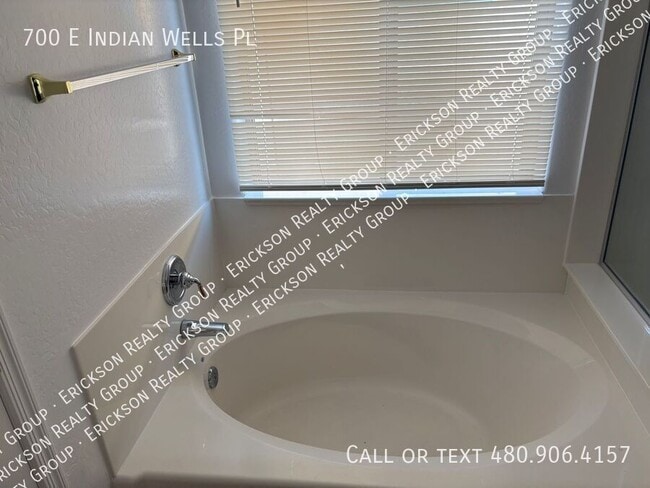 Building Photo - 700 E Indian Wells Pl