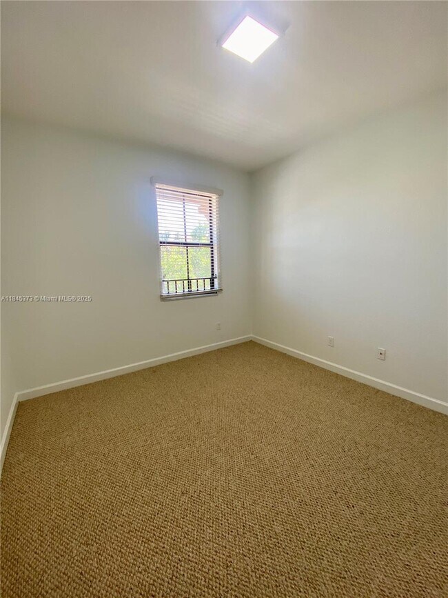 Building Photo - 9604 Town Parc Cir N