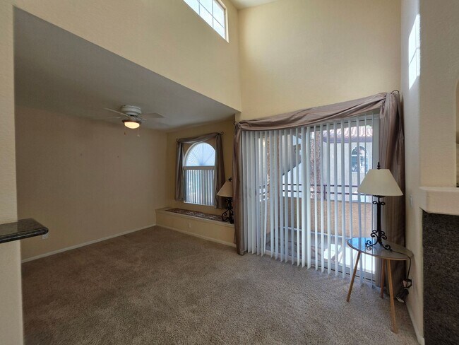 Building Photo - Resort Style Condo At The Lakes