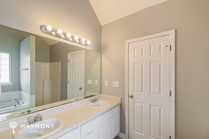 Building Photo - 3650 Colonnade Ct