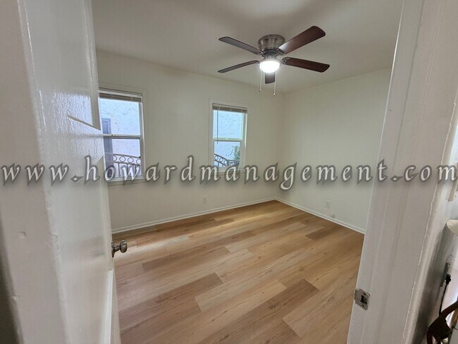 Building Photo - Cozy Single Family Home, Private Yard, Parking in Coveted West Side