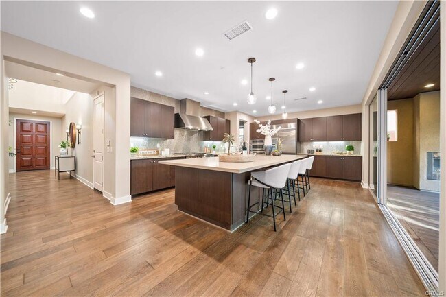 Building Photo - 74 Gainsboro