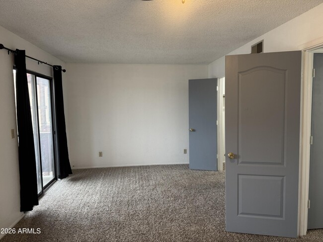 Building Photo - 455 N Tegner St