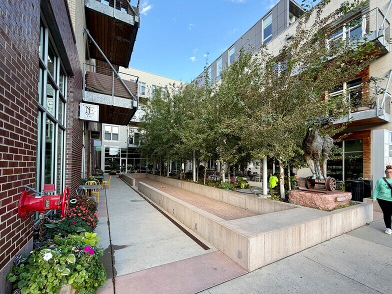 Building Photo - 421 N Phillips Ave