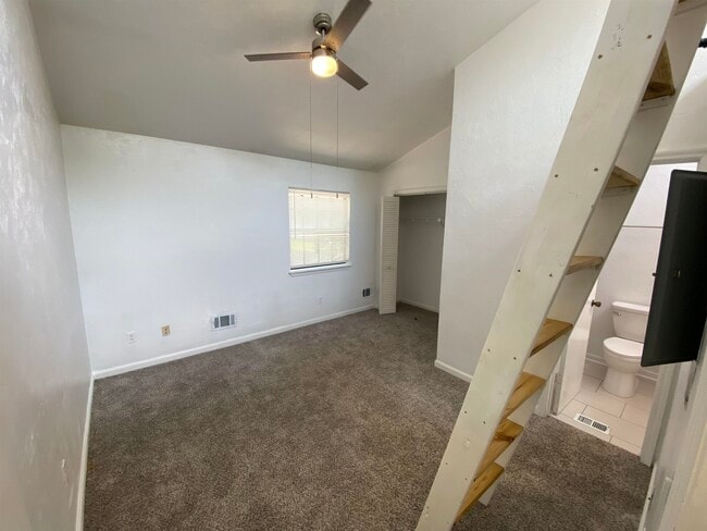 Building Photo - 1242 High Rd