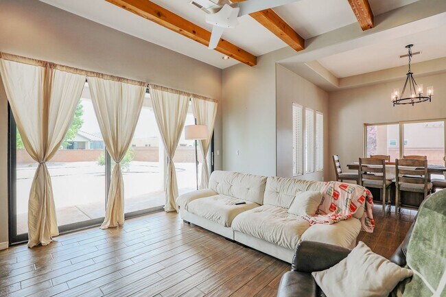 Building Photo - Beautiful 4 bedroom home with 3 Car Garage