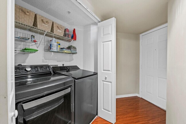 Building Photo - 2005 SE 10th Ave