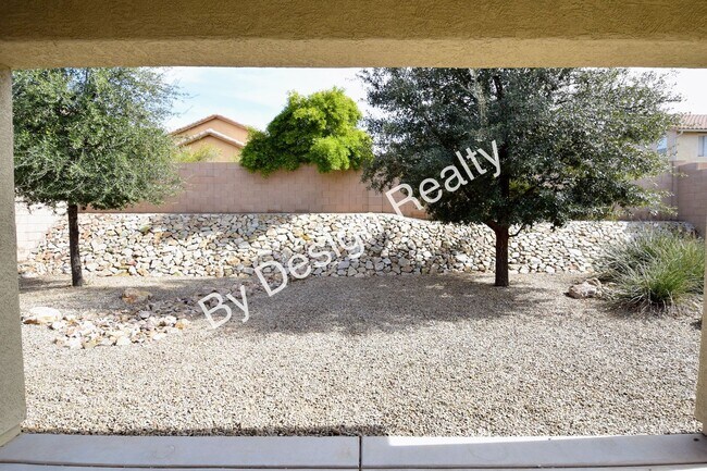 Building Photo - Immaculate Willow Ridge 4 Bedroom 2 Bath