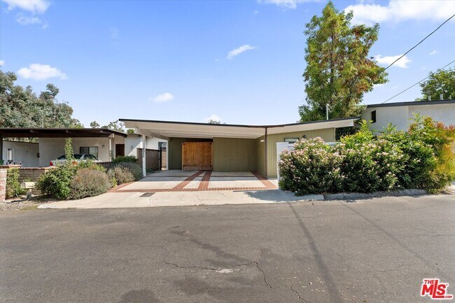 Building Photo - 4950 Marmol Dr