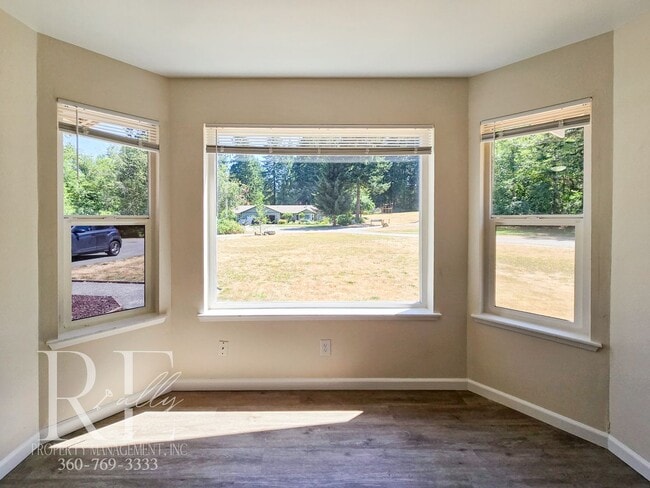 Building Photo - Quiet 3BR Duplex with Garage & Big Yard on...