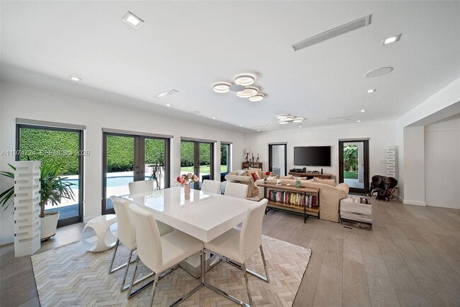 Building Photo - 1117 Alfonso Ave