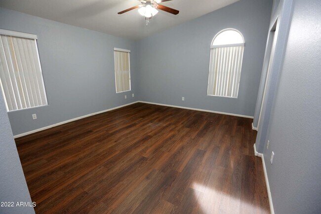 Building Photo - 11217 W Edgemont Ave