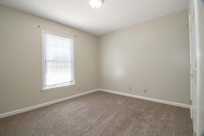 Building Photo - 3059 Woody Ln