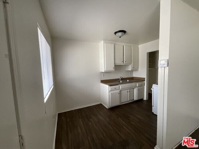 Building Photo - 501 Cedar Pl