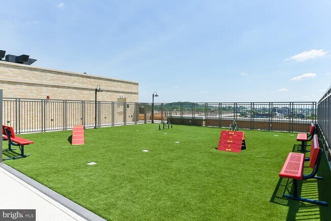 Building Photo - 901 H St NE