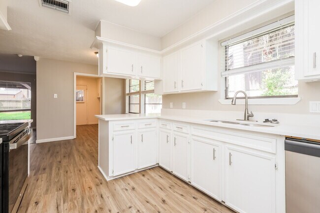 Building Photo - 2210 Dristone Dr