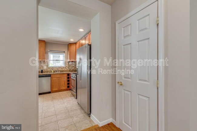 Building Photo - 331 Titan St