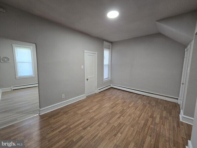 Building Photo - 5709 Leonard St