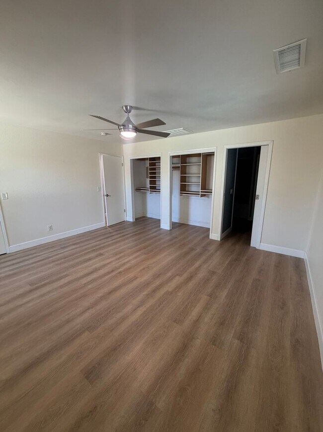 Building Photo - Stunning 4 bedroom, 2 bathroom with a Pool and Solar