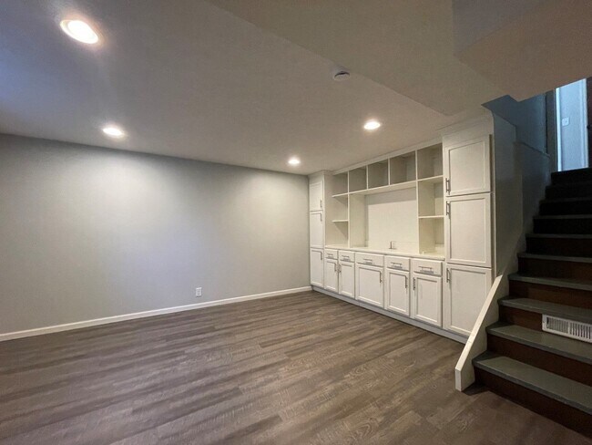 Building Photo - Home For Rent Papillion