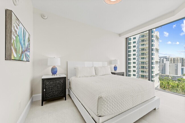 Building Photo - 3100 N Ocean Dr