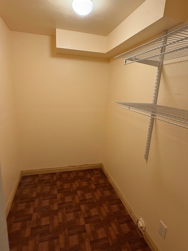 Building Photo - 1235 E 100 S