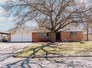 Building Photo - 2913 Laredo Dr