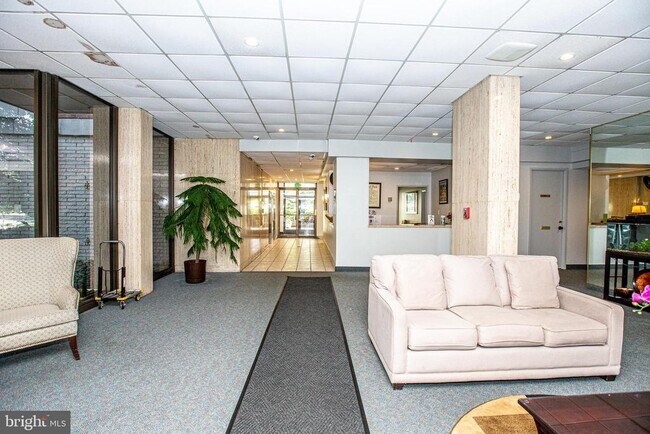 Building Photo - 4401 Roland Ave