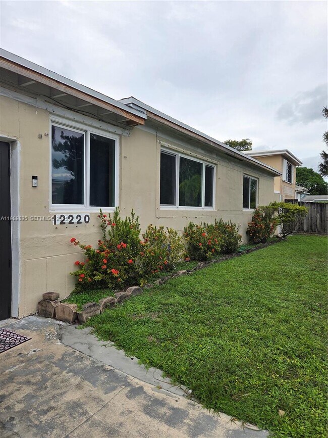 Building Photo - 12220 NE Miami Pl