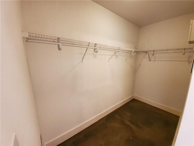 Building Photo - 845 Spring St NW