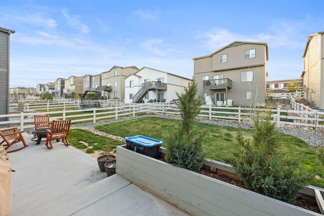 Building Photo - Beautiful 4-Bedroom Home on Blue Lunar Lan...