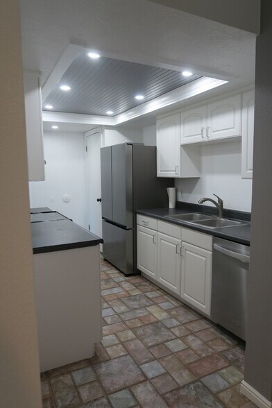 Building Photo - 7818 S Chadbourne Dr