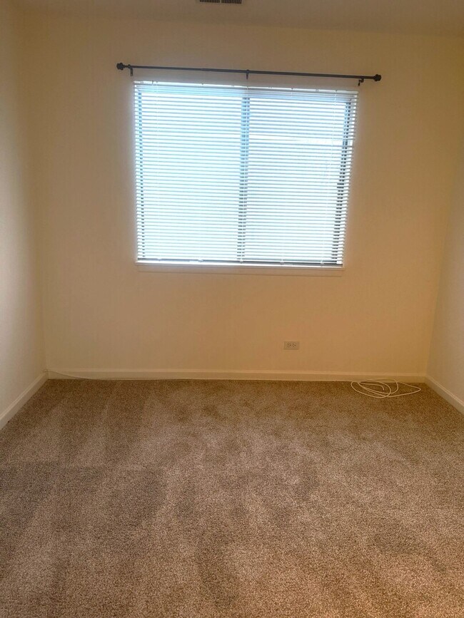 Building Photo - 327 Wildberry Ct