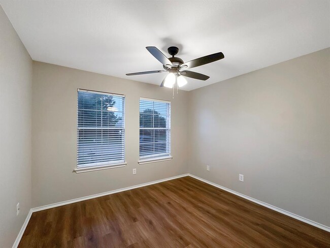 Building Photo - 1010 Whitley Dr