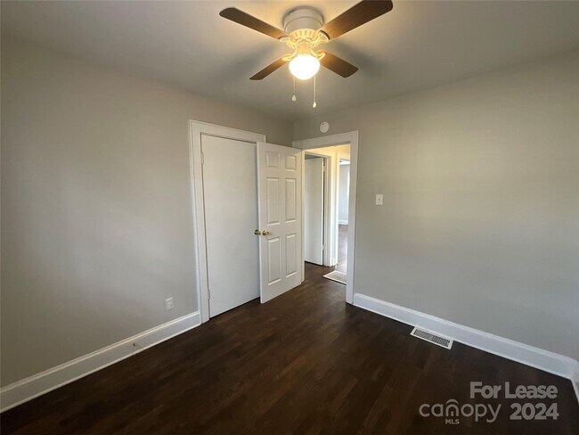 Building Photo - 1713 Younger Ave